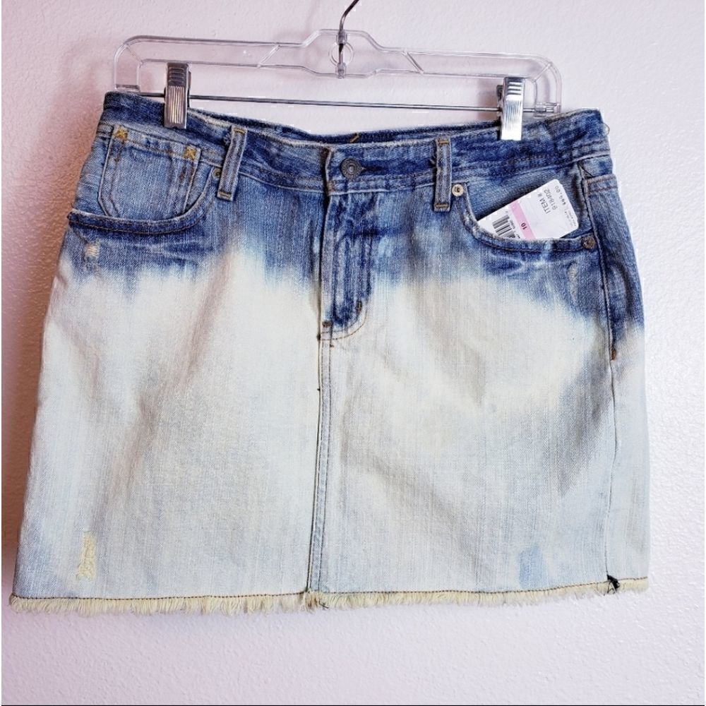 Gigi Bleached Denim Light Rinse Cute Casual Fun Jean Mini Skirt sz M